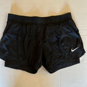 NIKE Mesh shorts Black Medium with built in biker shorts